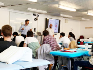 Apprentissage de l'ostéopathie anglaise pour les étudiants du Conservatoire Supérieur d'Ostéopathie Paris.